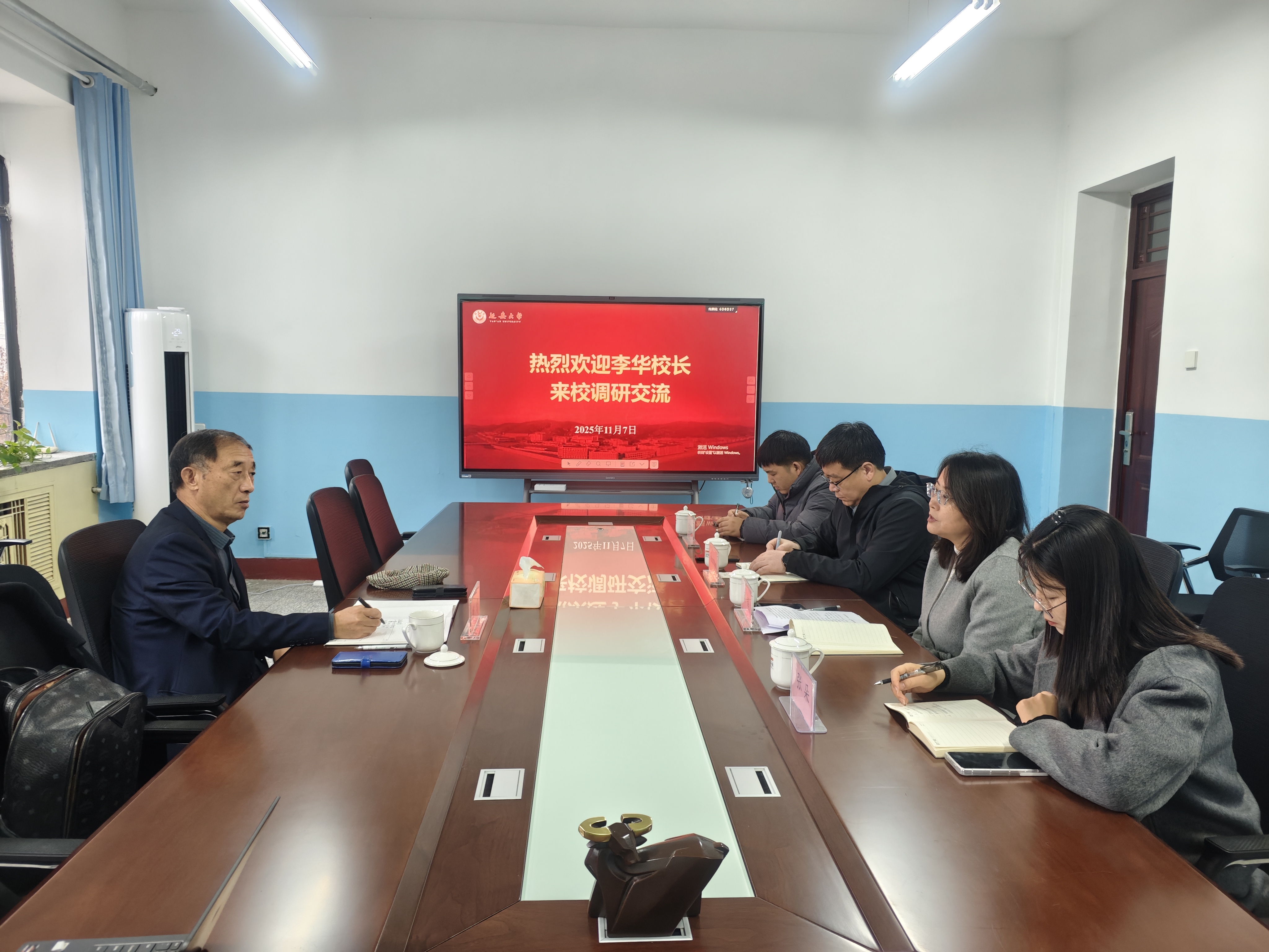 西安培华学院国际校长李华来学院调研交流